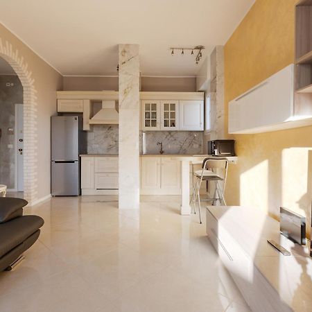 Niguarda Bright Apartment W/ Balcony Милано Екстериор снимка