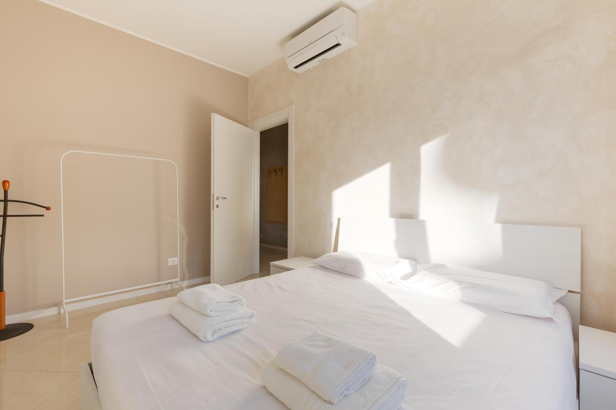 Niguarda Bright Apartment W/ Balcony Милано Екстериор снимка