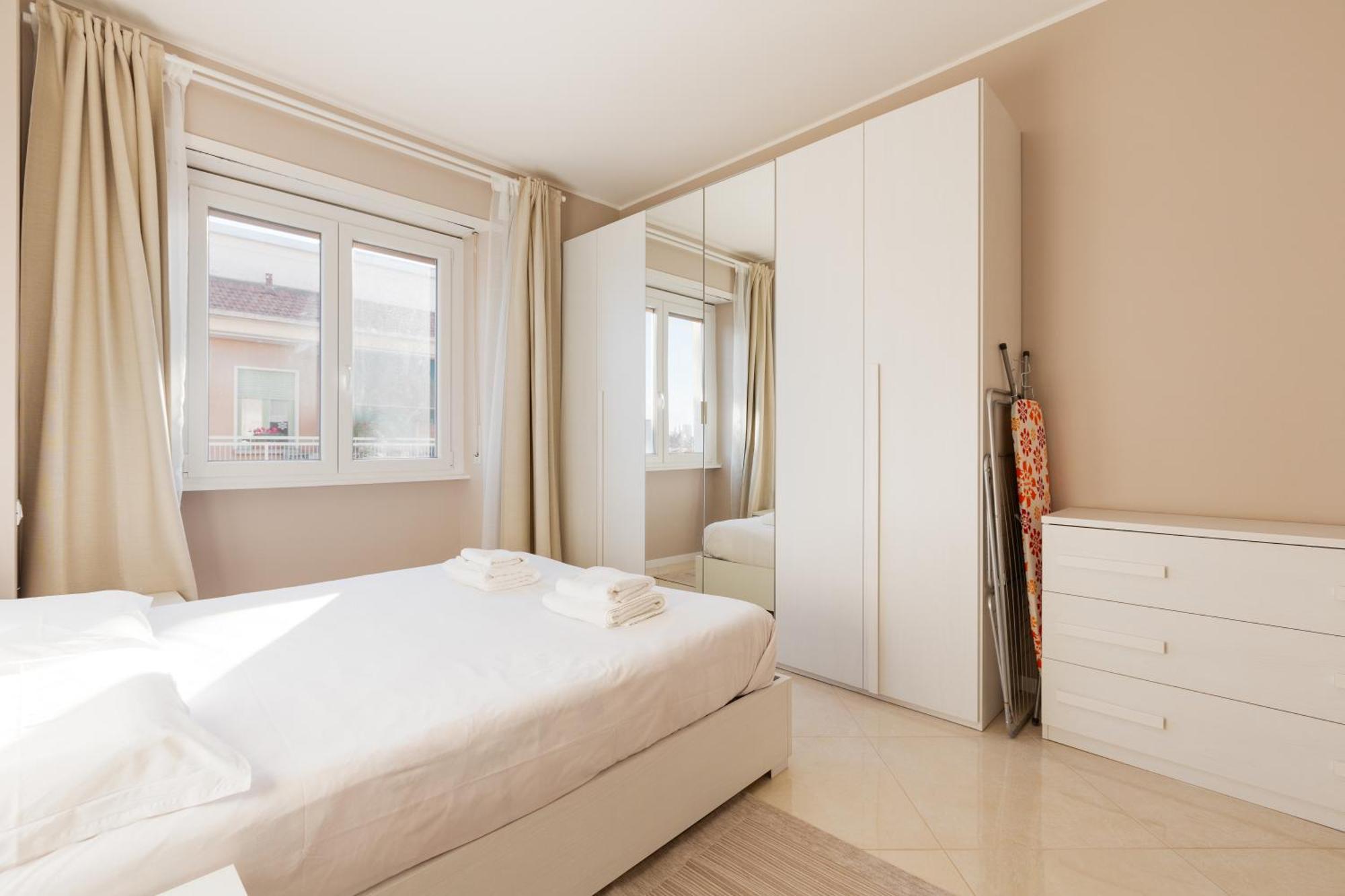 Niguarda Bright Apartment W/ Balcony Милано Екстериор снимка