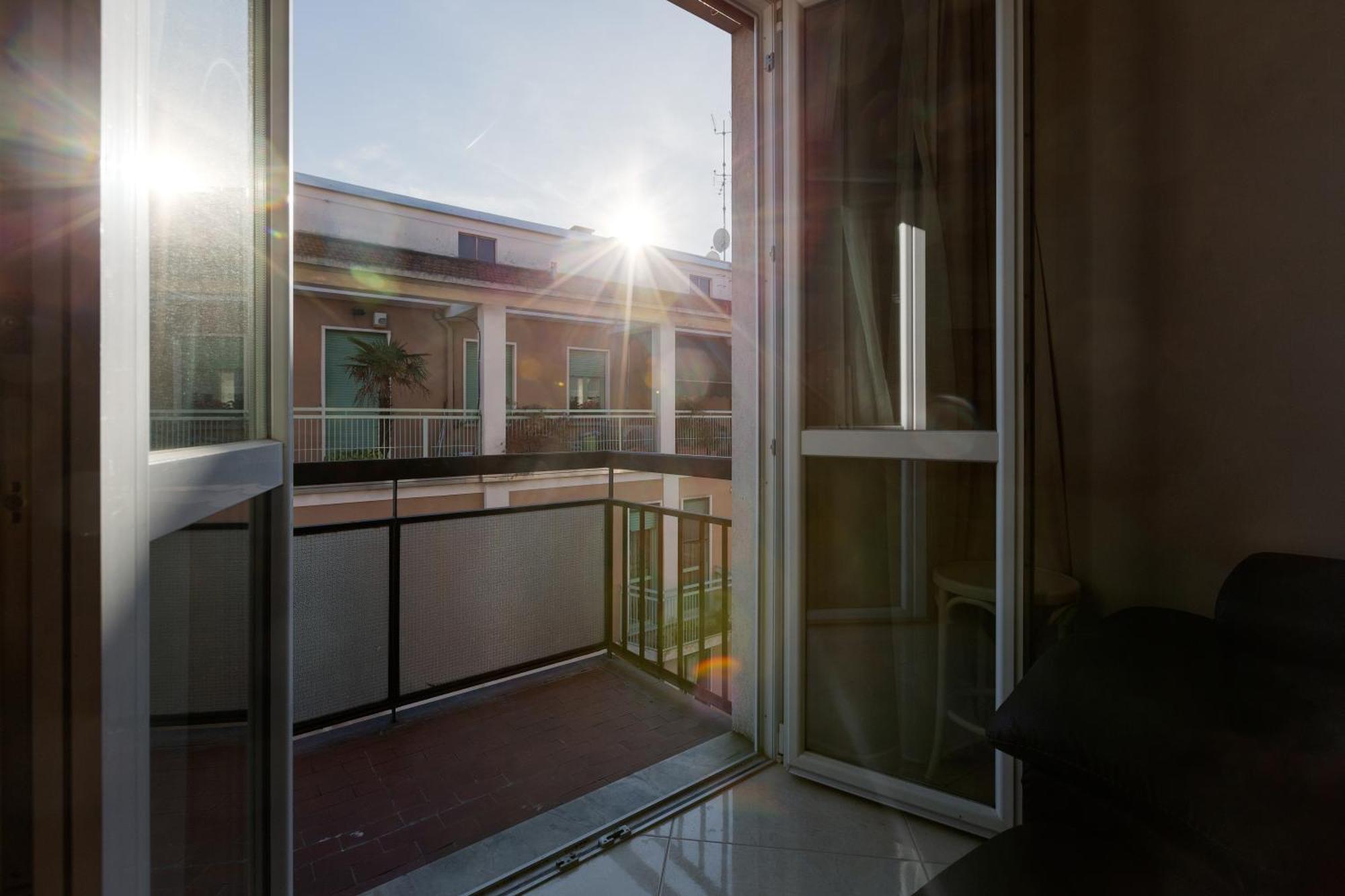 Niguarda Bright Apartment W/ Balcony Милано Екстериор снимка